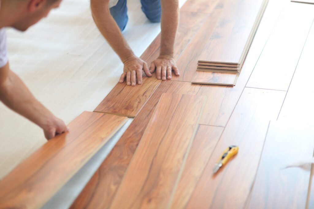 installing-laminate-flooring-in-new-home-indoor-2026-04-13-23-27-54-utc (Large)