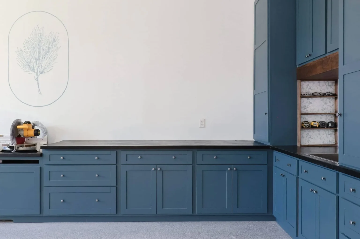 Cabinet Building